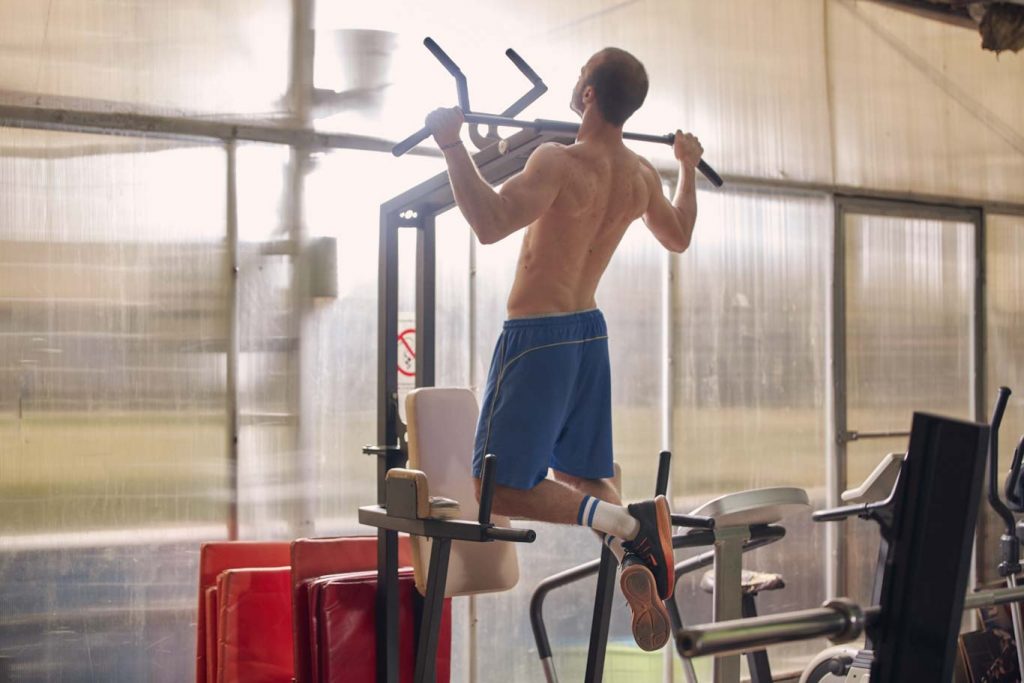 pull-up dip station exercise